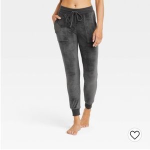 NWT Women’s Beautifully Soft Fleece Lined Joggers, XS